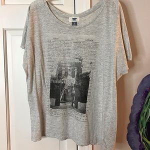Old navy grey tee shirt with picture